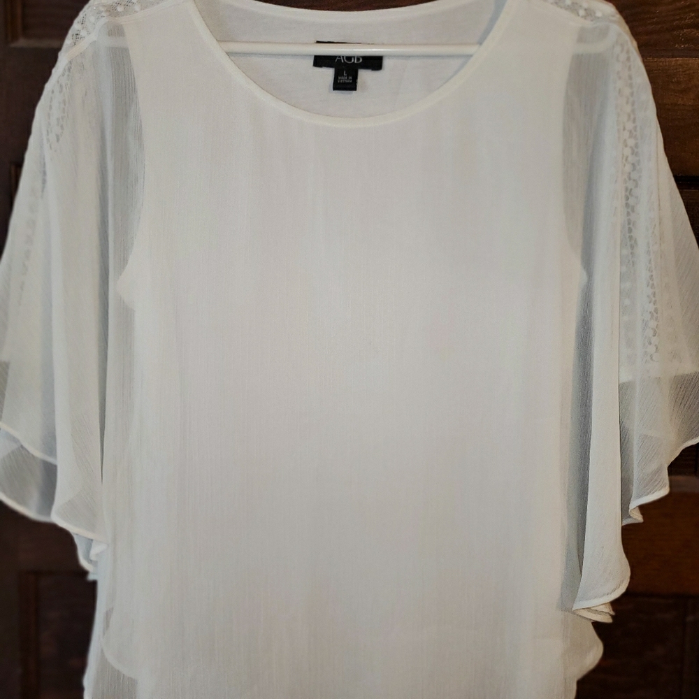 Flousy white blouse